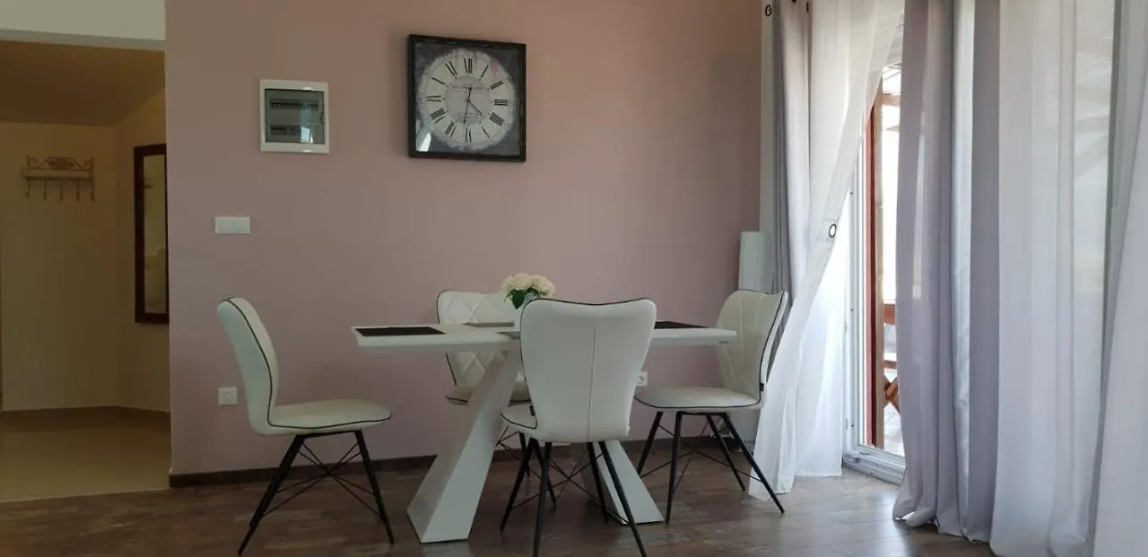 House With Swimming Pool Blue Diamond 0*, Povljana