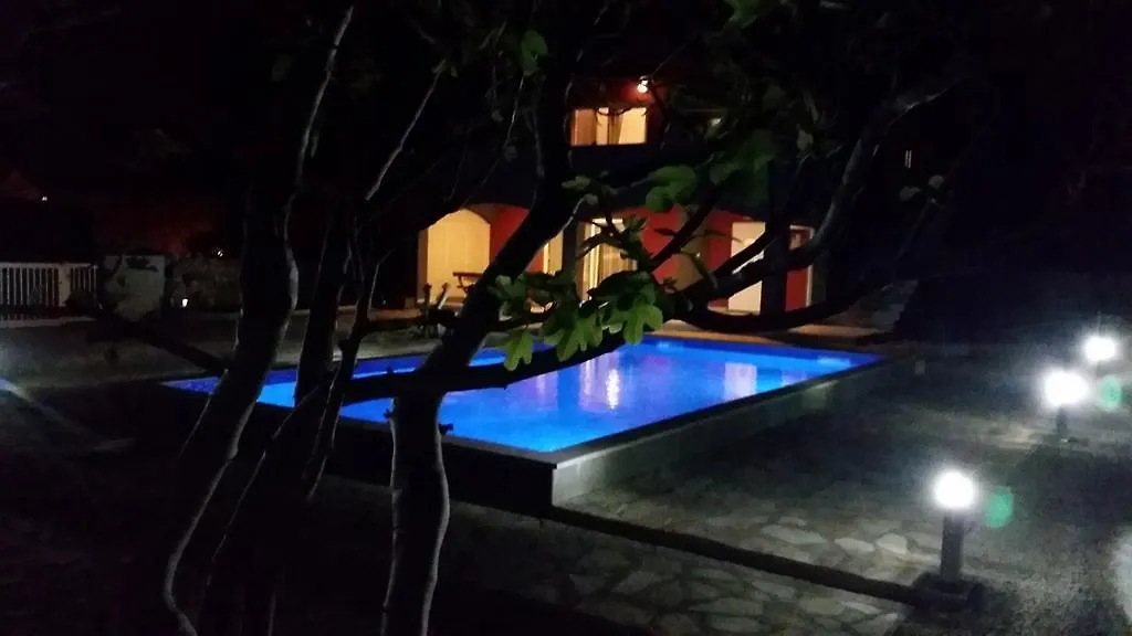 House With Swimming Pool Blue Diamond Povljana