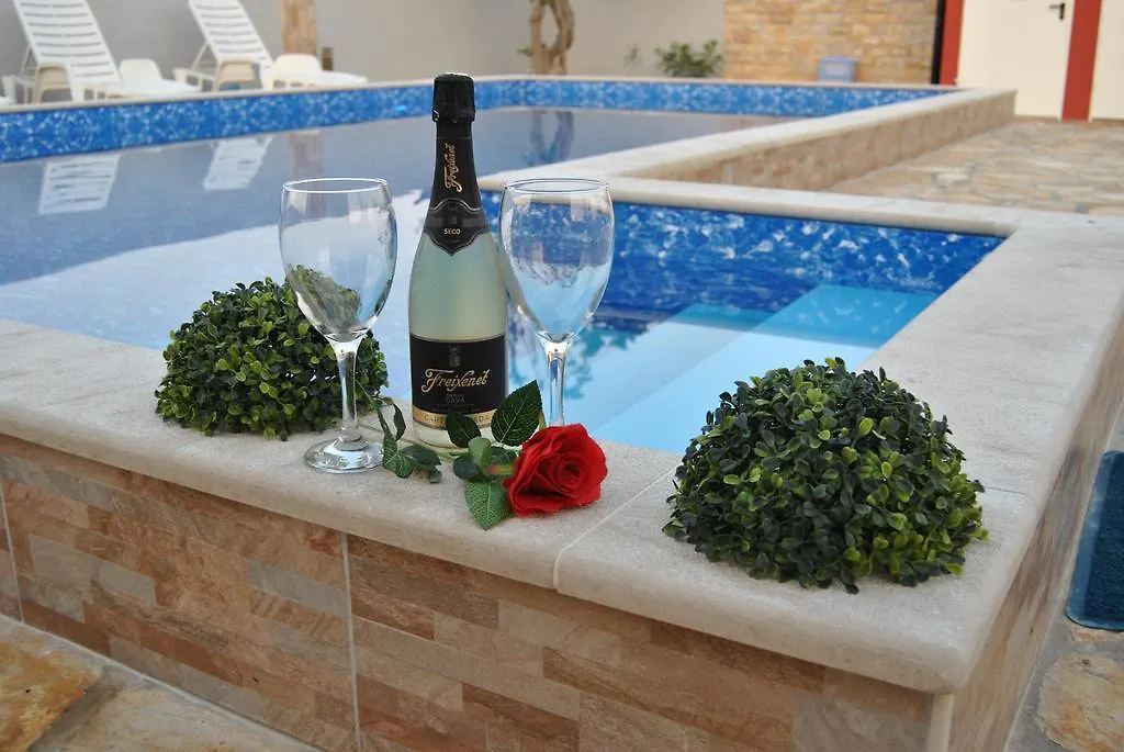 House With Swimming Pool Blue Diamond Apartment